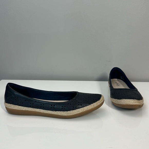 Clarks Collection Perforated Slip On Flats Danelly Art Navy Size 8W - Picture 1 of 14